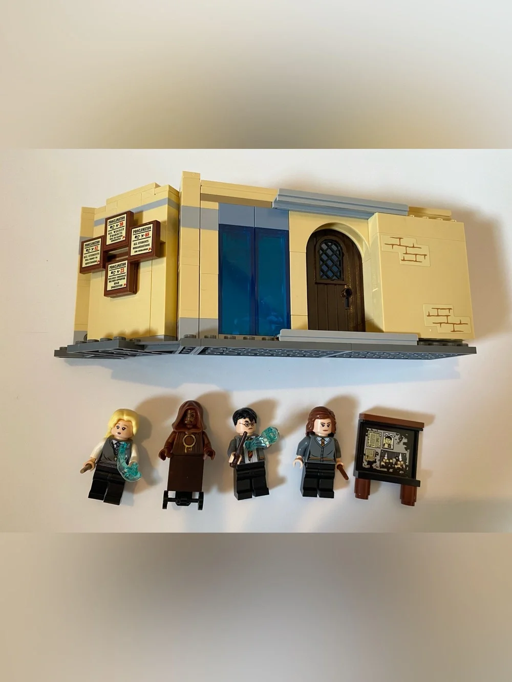 Hogwarts Room of Requirement Lego Set #75966 (193 pcs) - Picture 2 of 3